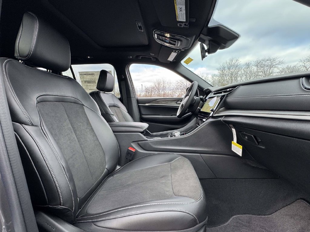 New 2026 Jeep Grand Cherokee Altitude AWD/4WD image 16