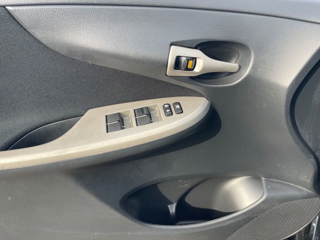 Used 2013 Toyota Corolla S image 10