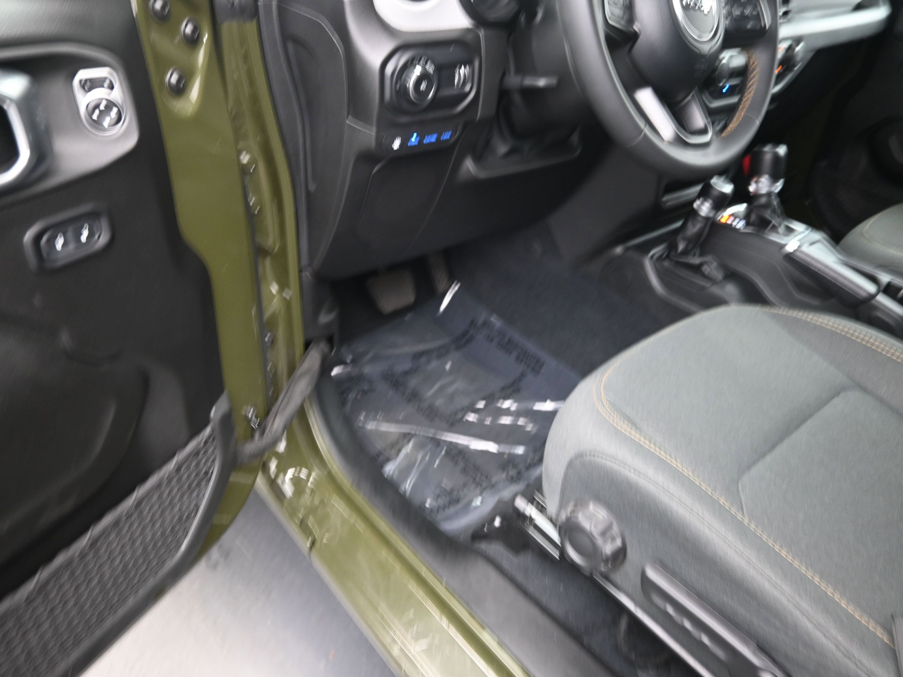 Used 2024 Jeep Wrangler Sport S image 17