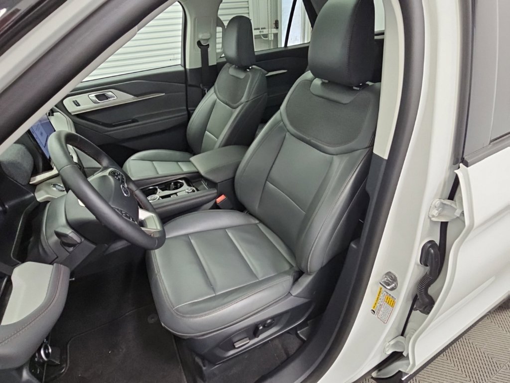 Used 2026 Ford Explorer Active w/ Active Comfort Package AWD/4WD image 29