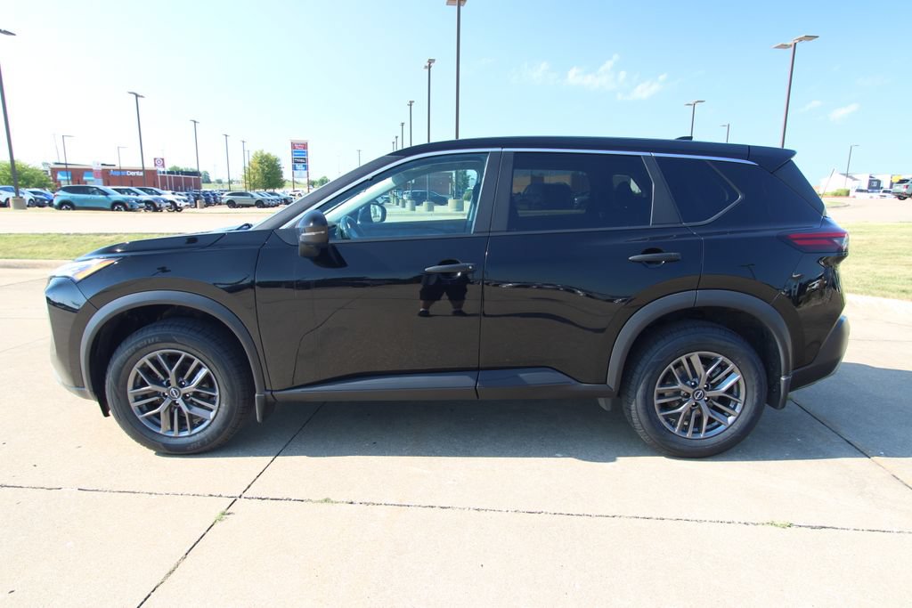 Used 2023 Nissan Rogue S AWD/4WD image 18