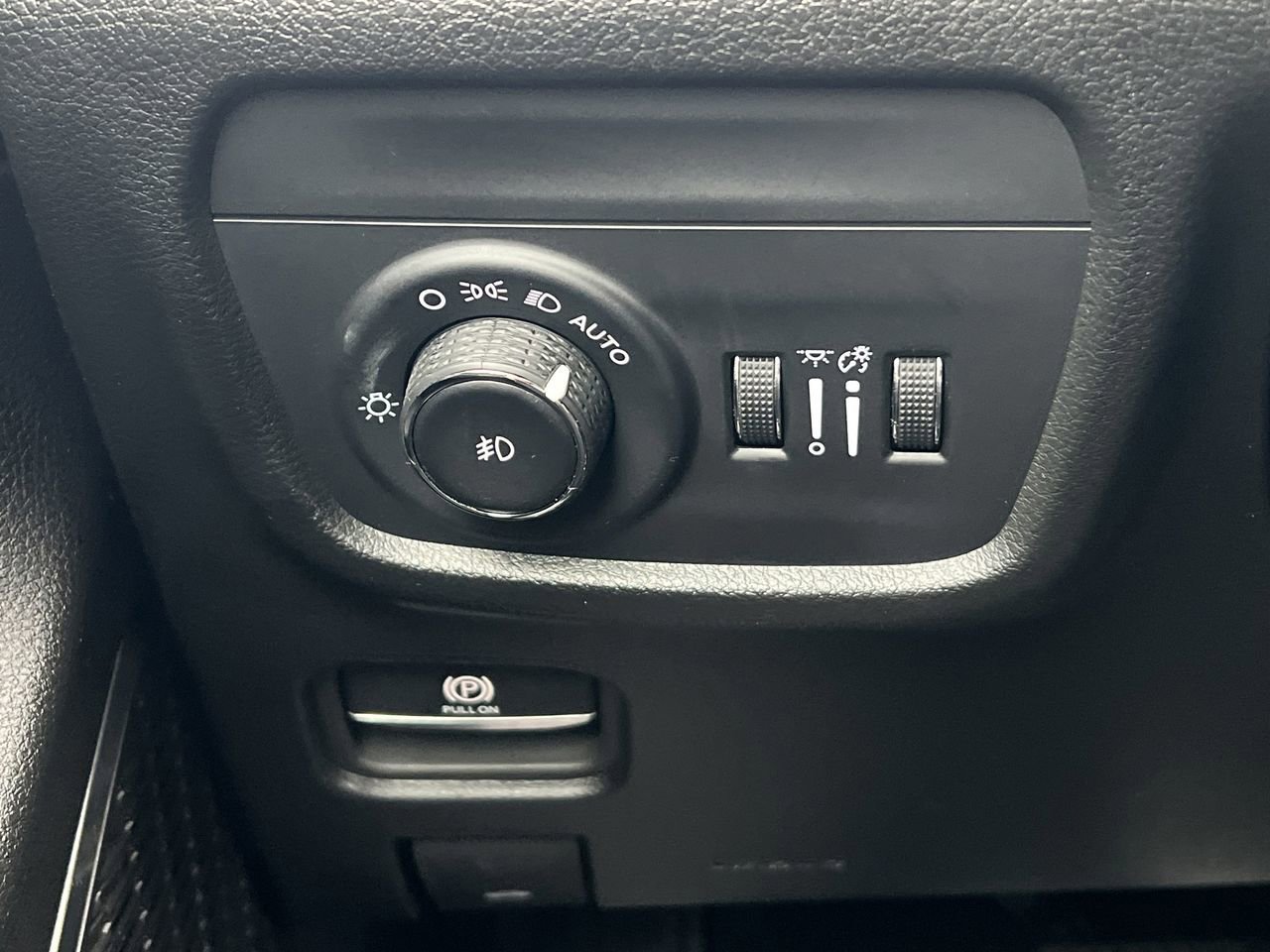 Used 2025 Jeep Grand Cherokee Summit image 16