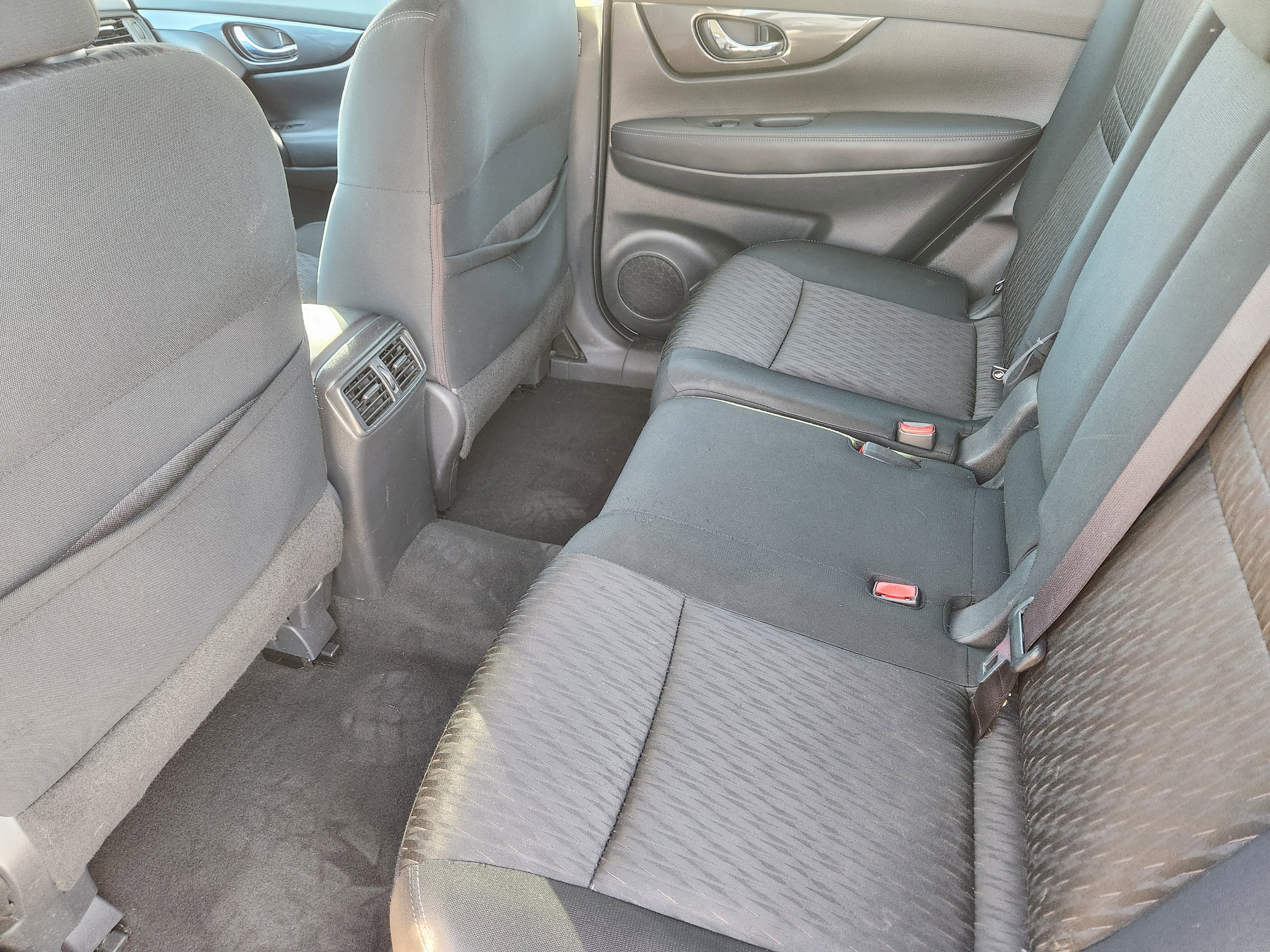 Used 2018 Nissan Rogue S image 29