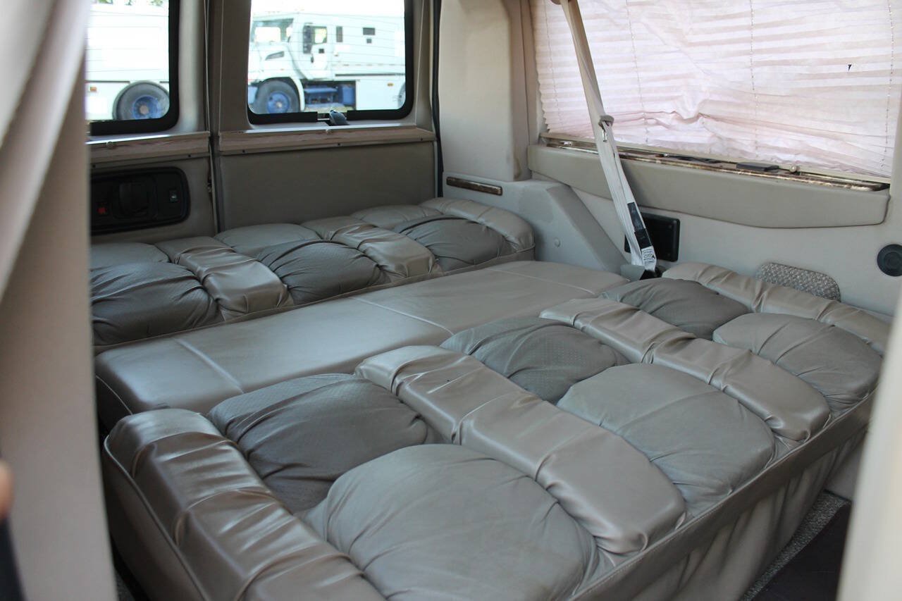Used 2006 Chevrolet Express 1500 w/ Preferred Equipment Group RWD image 45