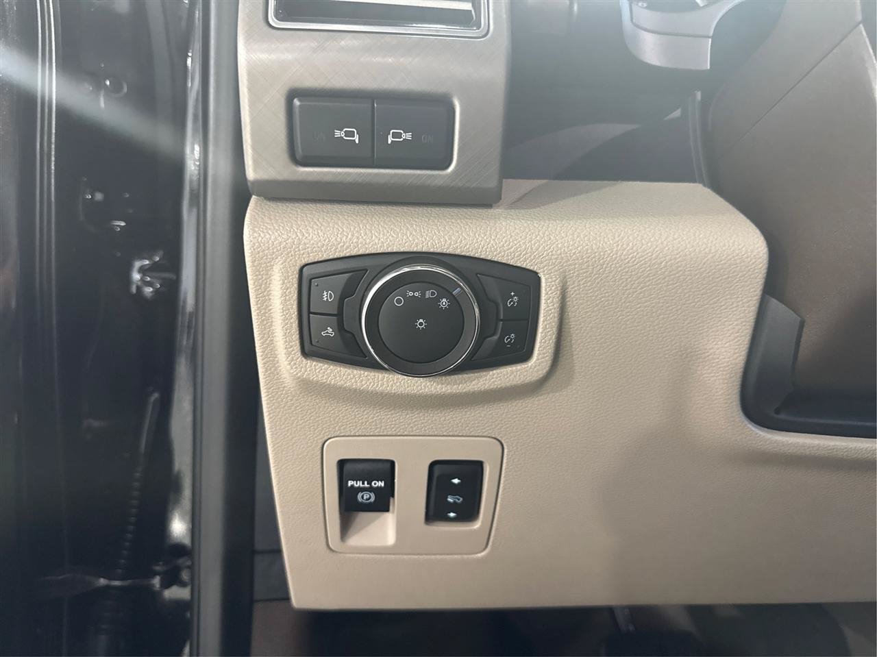 Used 2020 Ford F150 Limited w/ Trailer Tow Package AWD/4WD image 19