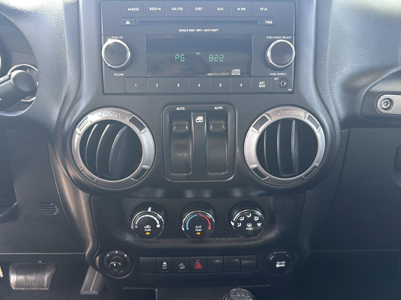 Used 2015 Jeep Wrangler Sport w/ Quick Order Package 24S AWD/4WD image 17