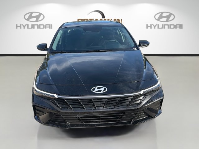 New 2026 Hyundai Elantra SE FWD image 2