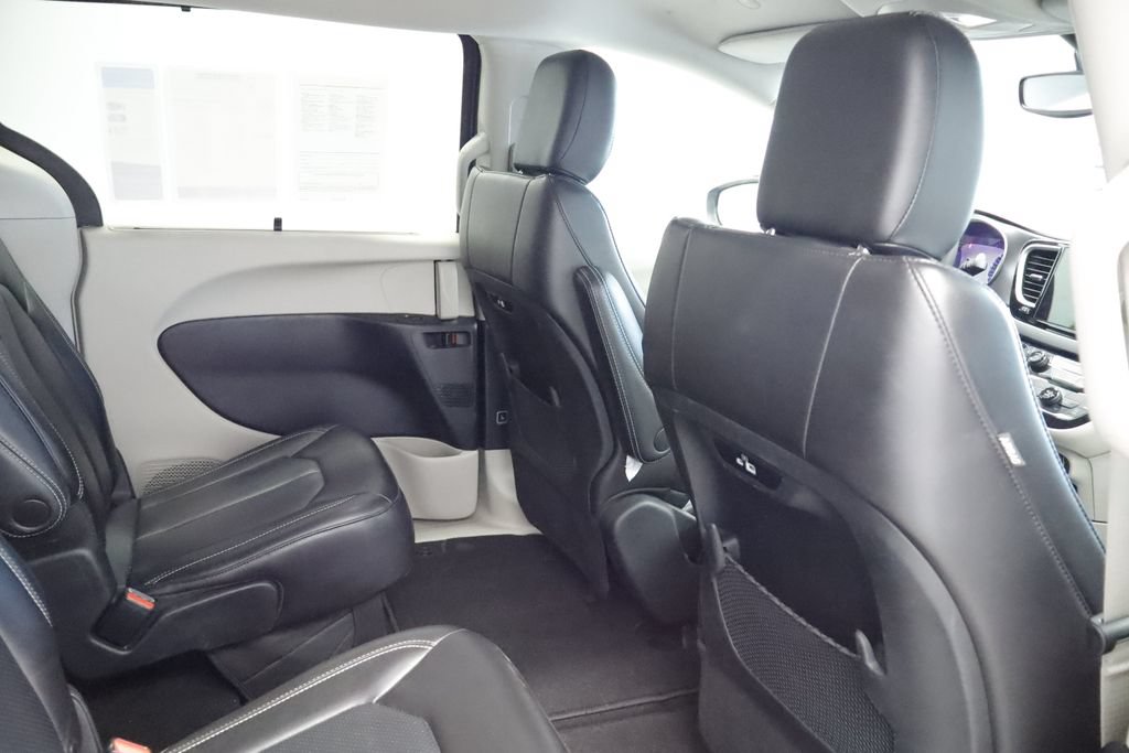 Certified 2023 Chrysler Pacifica Touring-L FWD image 18