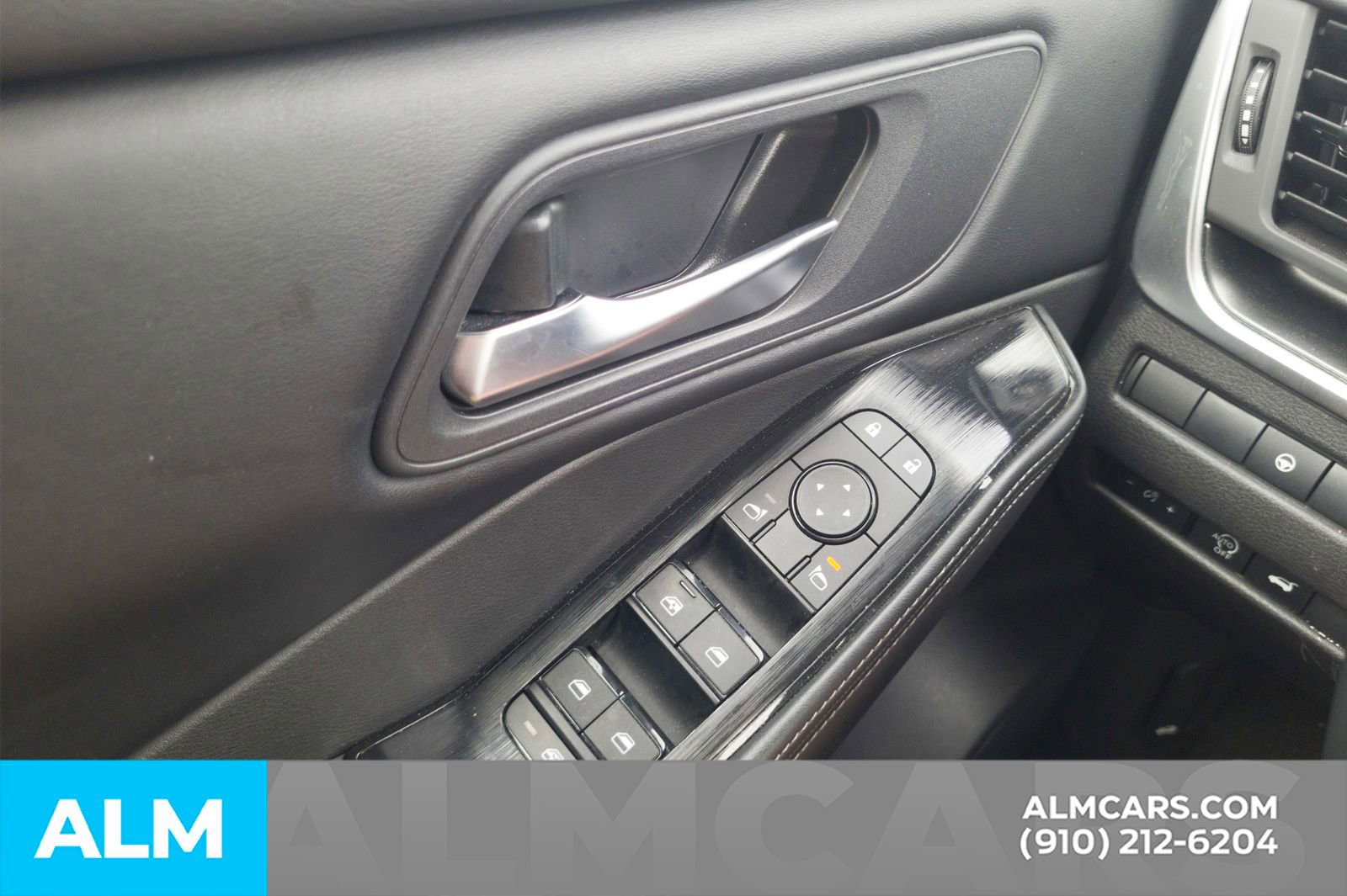 Used 2025 Nissan Rogue SV image 15