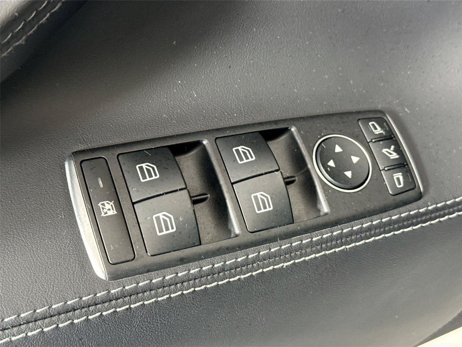 Used 2019 Tesla Model S Performance AWD/4WD image 25