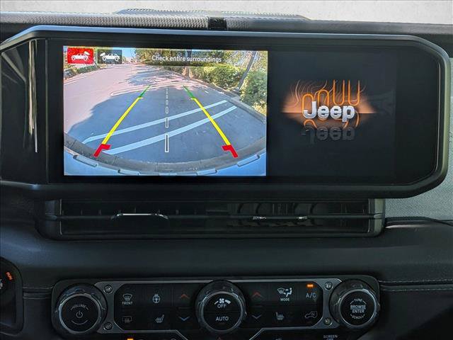 Used 2024 Jeep Wrangler Unlimited Sahara w/ Technology Group AWD/4WD image 15