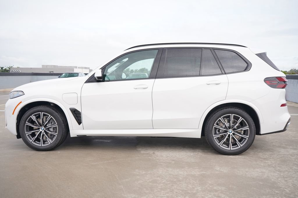 New 2026 BMW X5 xDrive50e w/ M Sport Package image 4