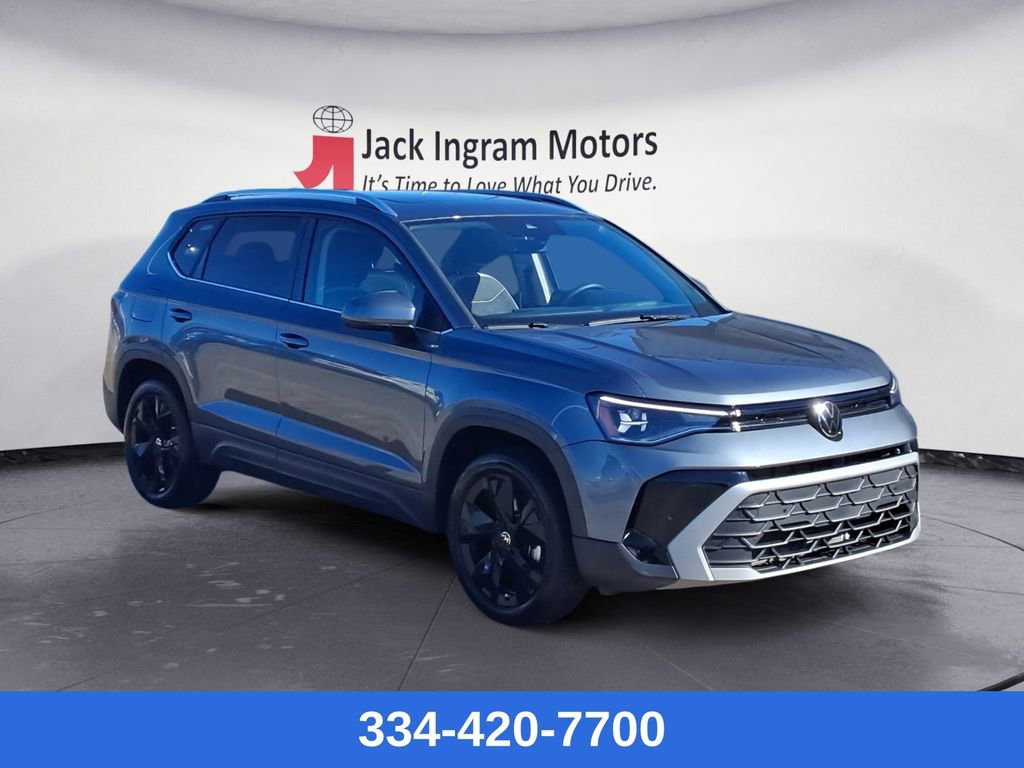 Certified 2025 Volkswagen Taos SE w/ Panoramic Sunroof Package image 7