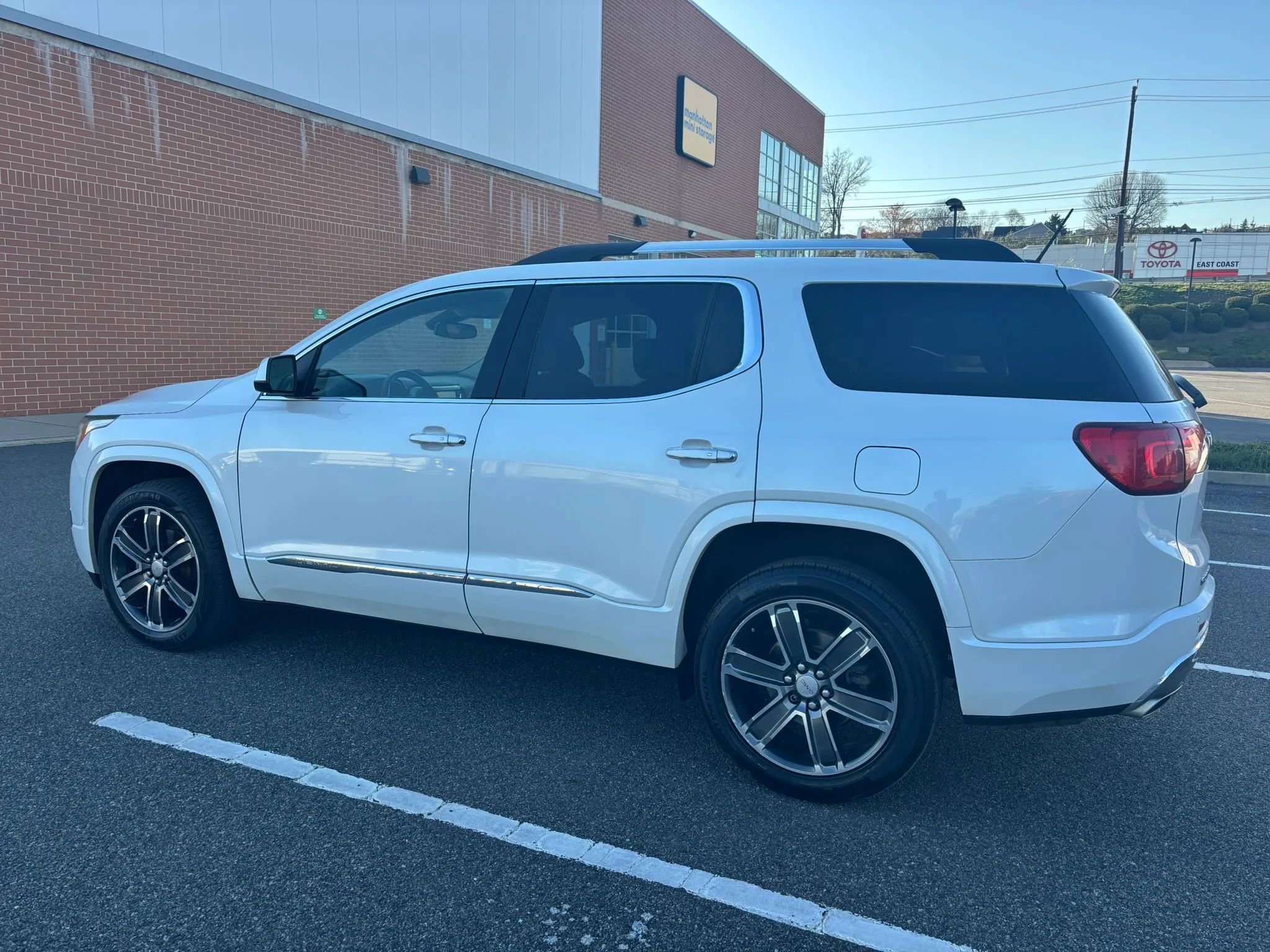 Used 2018 GMC Acadia Denali w/ Technology Package AWD/4WD image 5