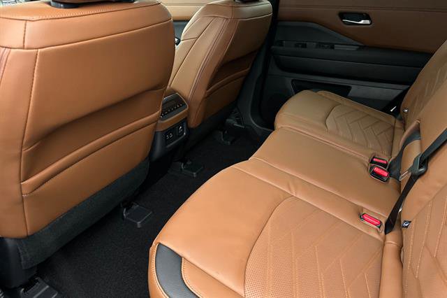 New 2025 Nissan Pathfinder Platinum image 13