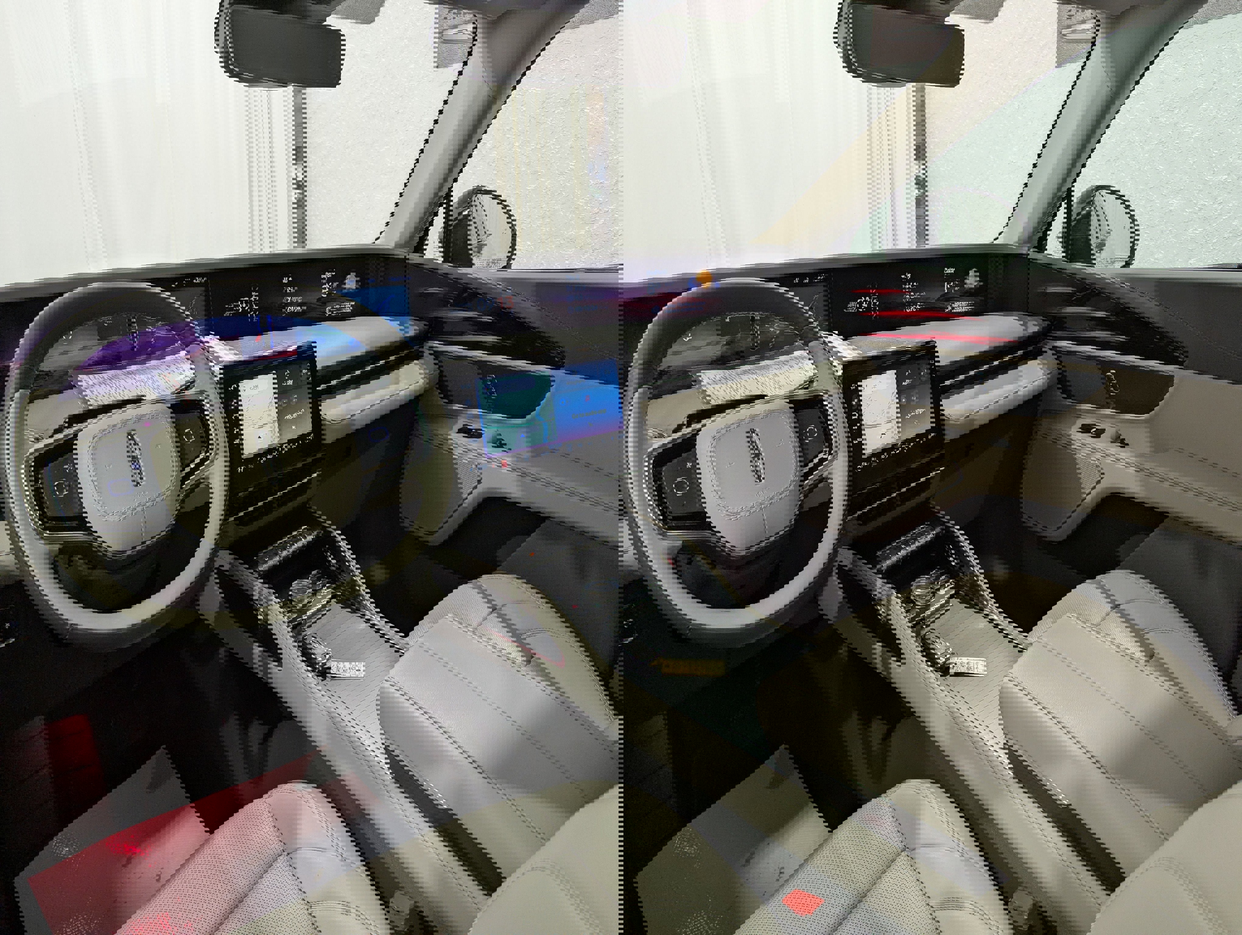 Used 2025 Lincoln Nautilus Premier AWD/4WD image 12