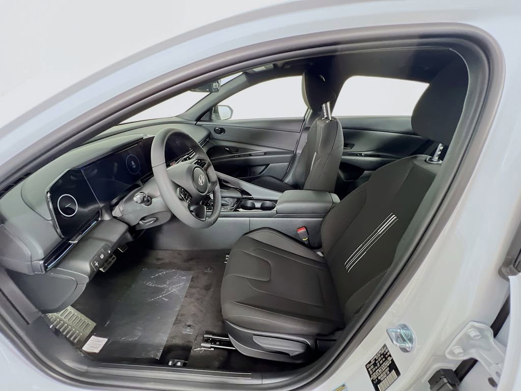 New 2025 Hyundai Elantra SEL image 18