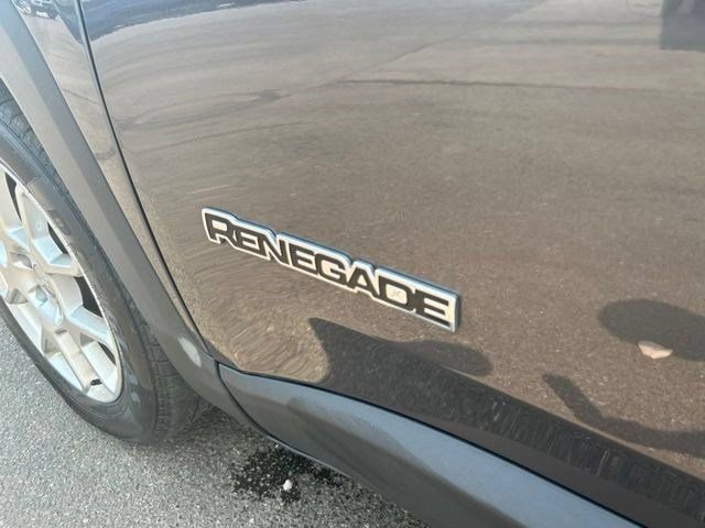 Used 2020 Jeep Renegade Latitude FWD image 47