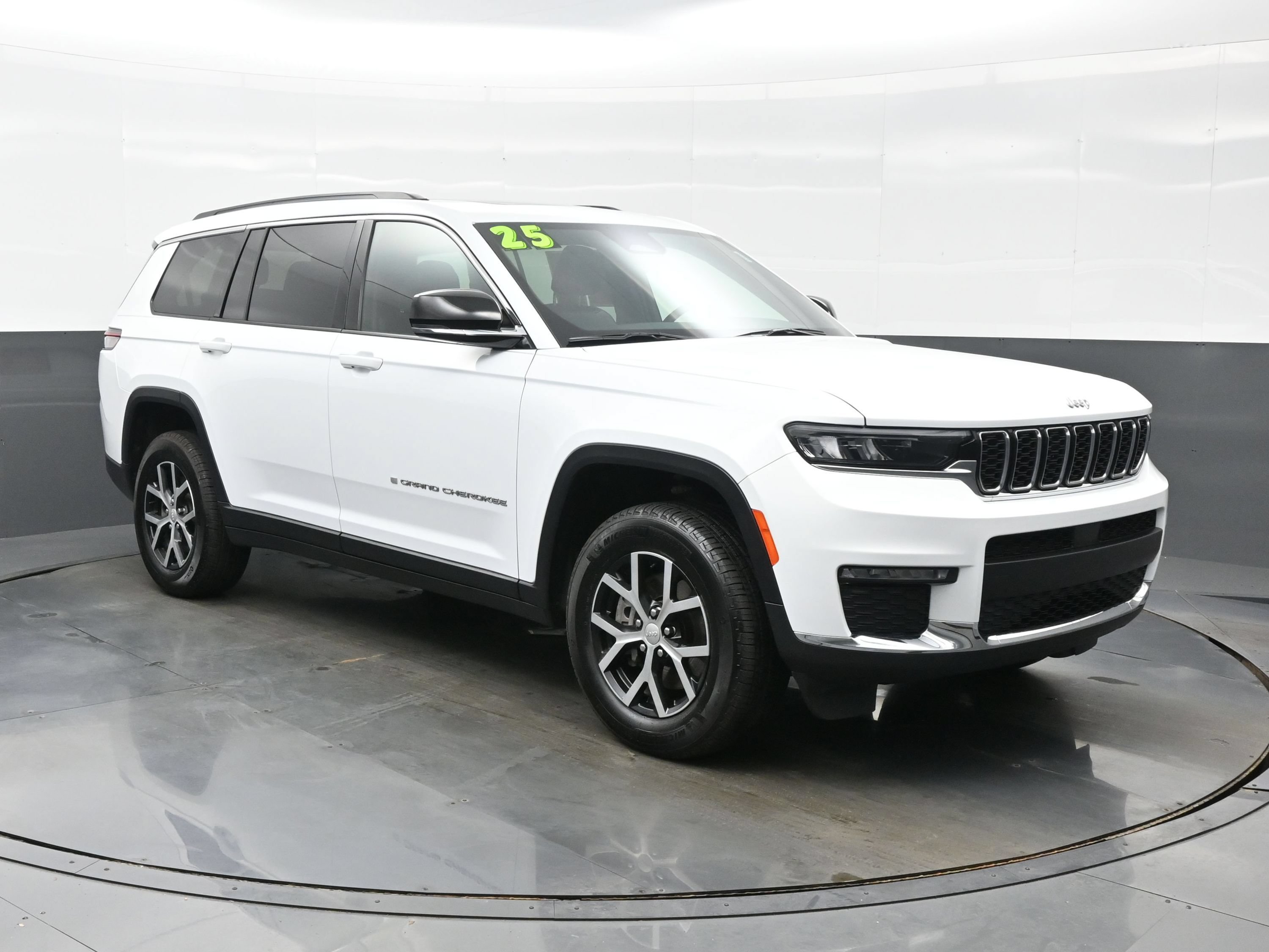 Used 2025 Jeep Grand Cherokee L Limited AWD/4WD image 8