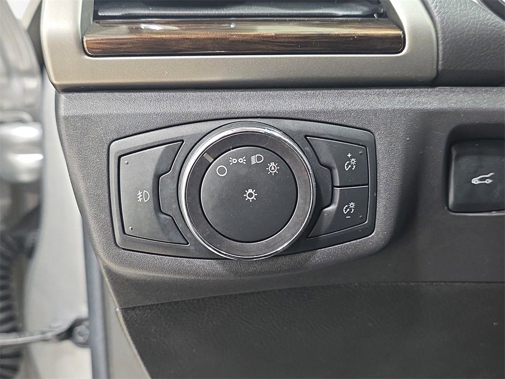 Used 2014 Ford Fusion SE w/ Equipment Group 202A image 25