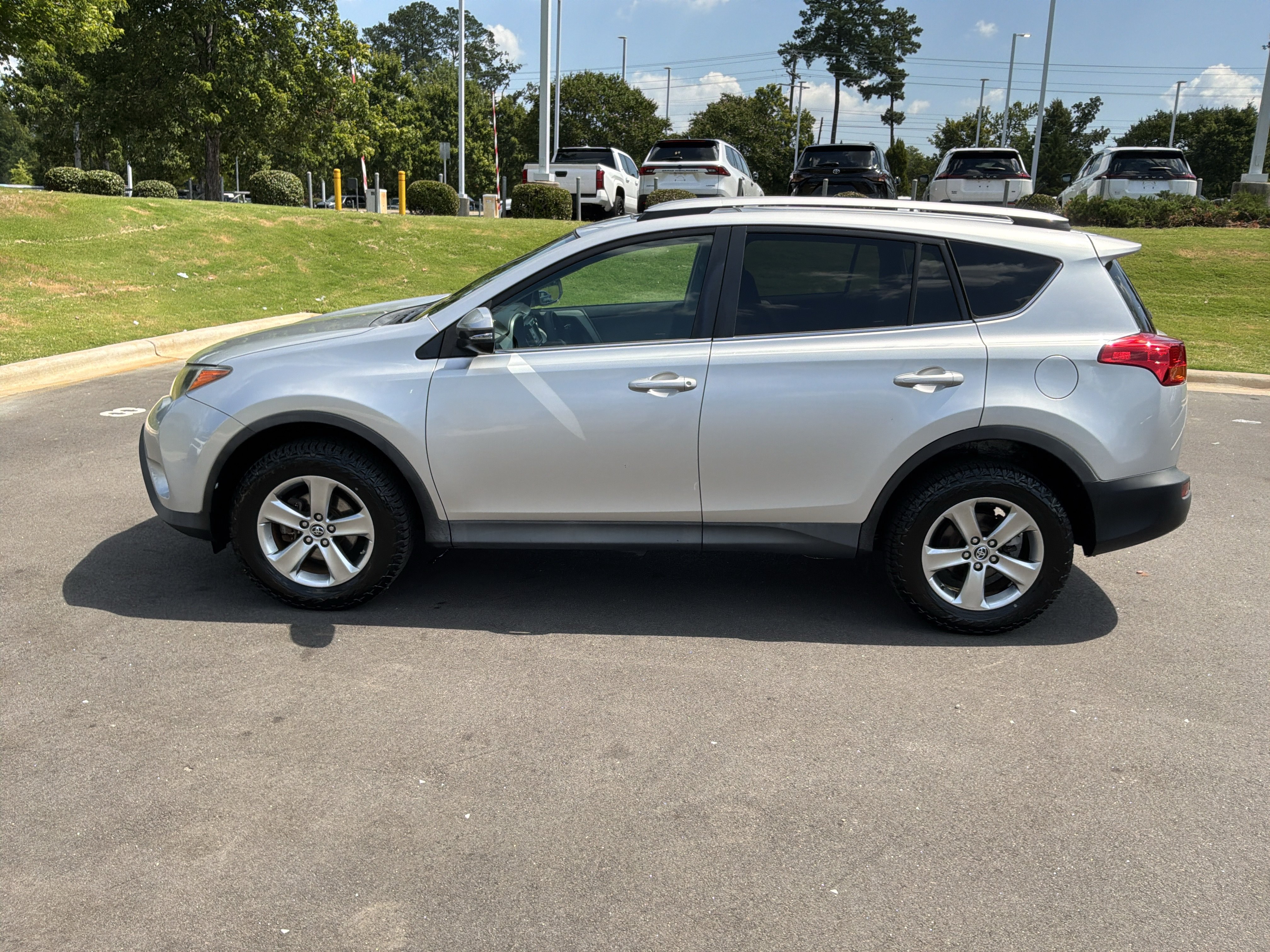 Used 2015 Toyota RAV4 XLE FWD image 7