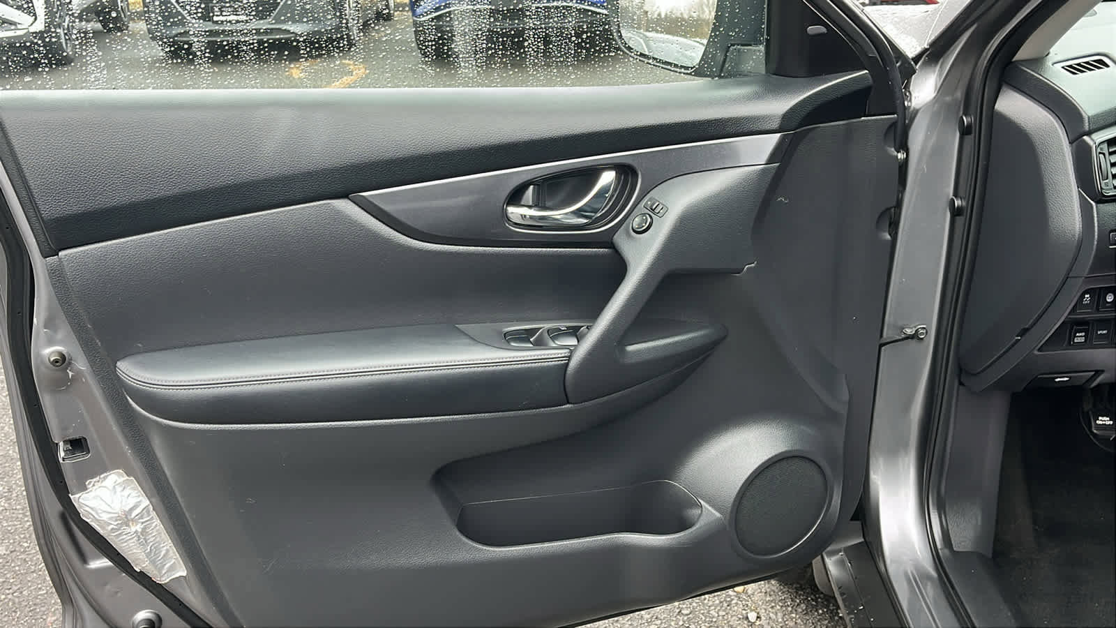 Used 2019 Nissan Rogue SV AWD/4WD image 9