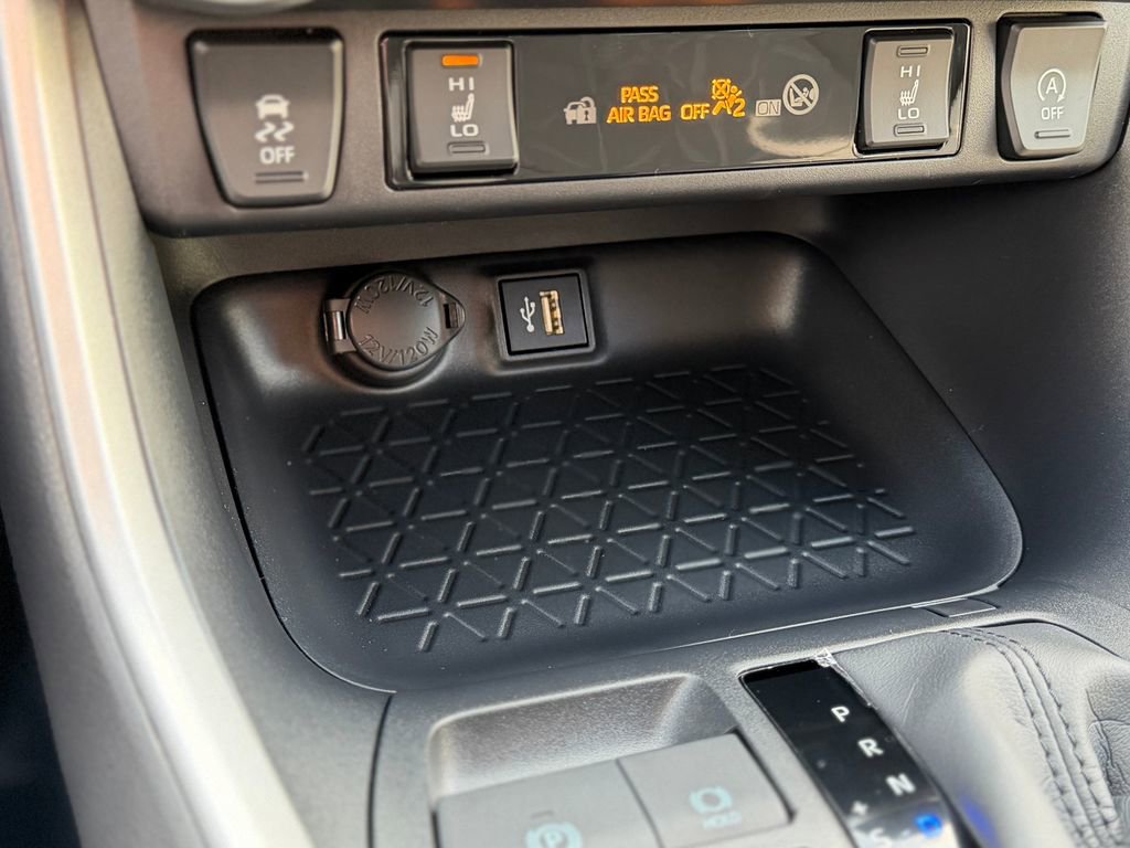 New 2025 Toyota RAV4 XLE w/ Convenience Package image 18