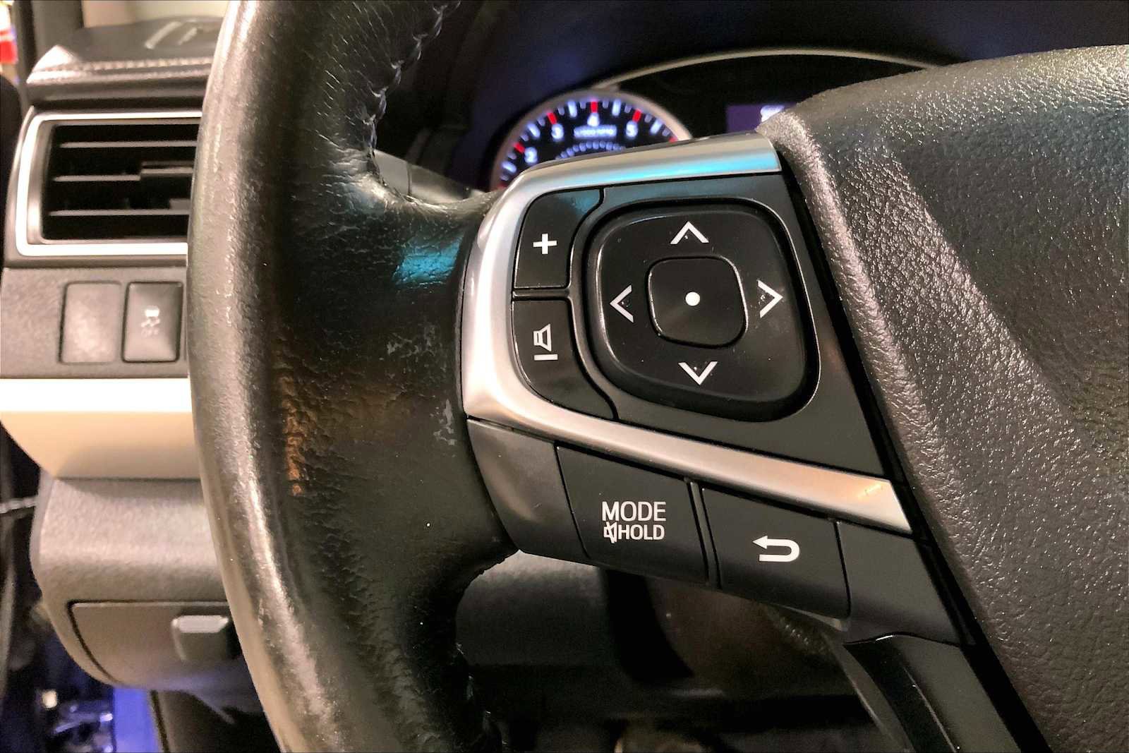 Used 2015 Toyota Camry XSE image 23