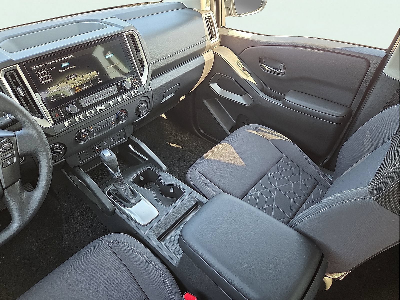 Used 2025 Nissan Frontier SV AWD/4WD image 12