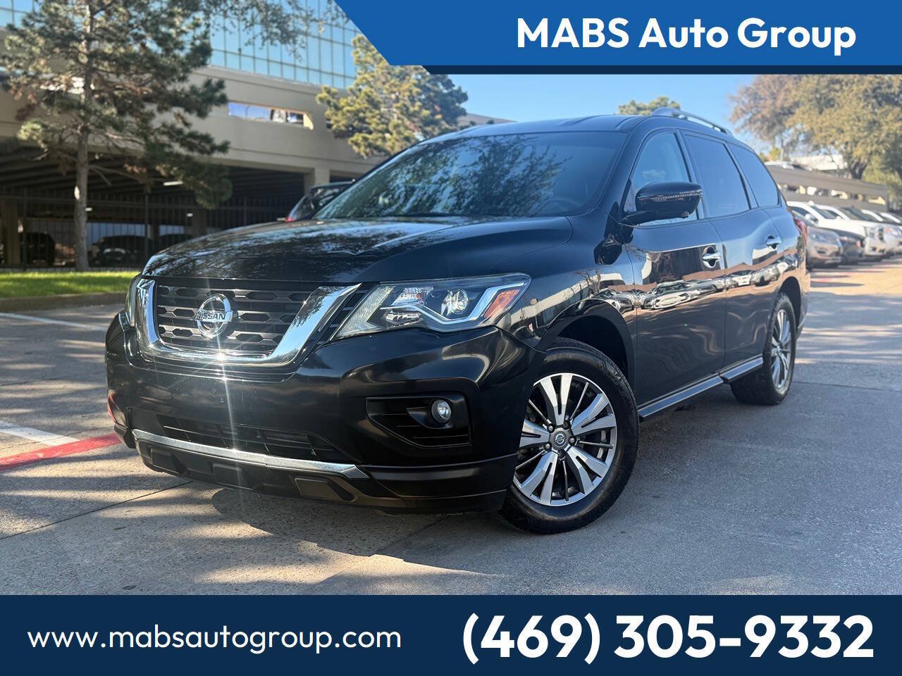 Used 2019 Nissan Pathfinder SL FWD image 1