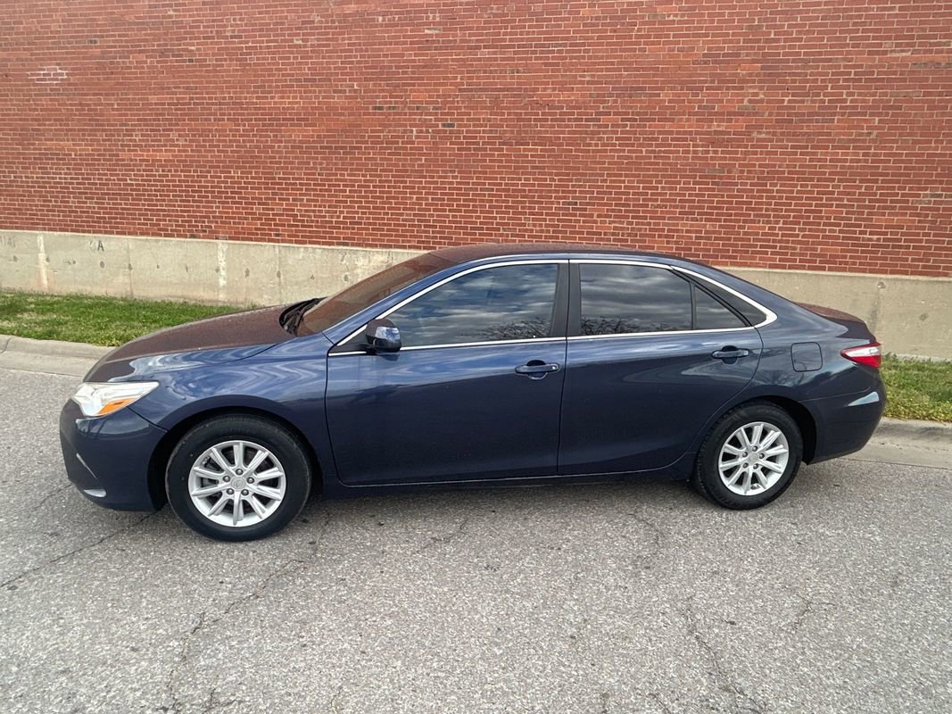Used 2015 Toyota Camry LE FWD image 2