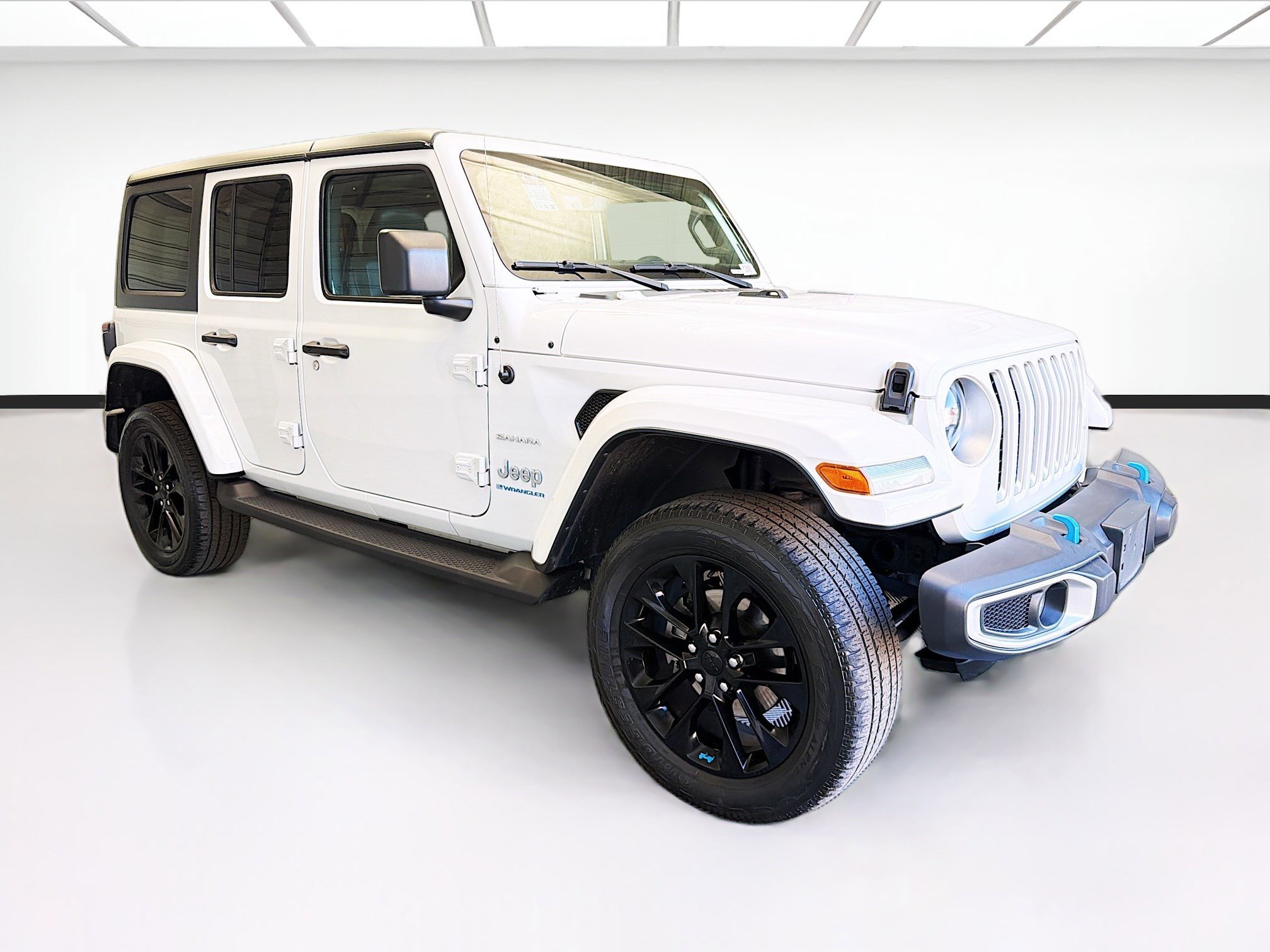 Used 2023 Jeep Wrangler Unlimited Sahara AWD/4WD image 3