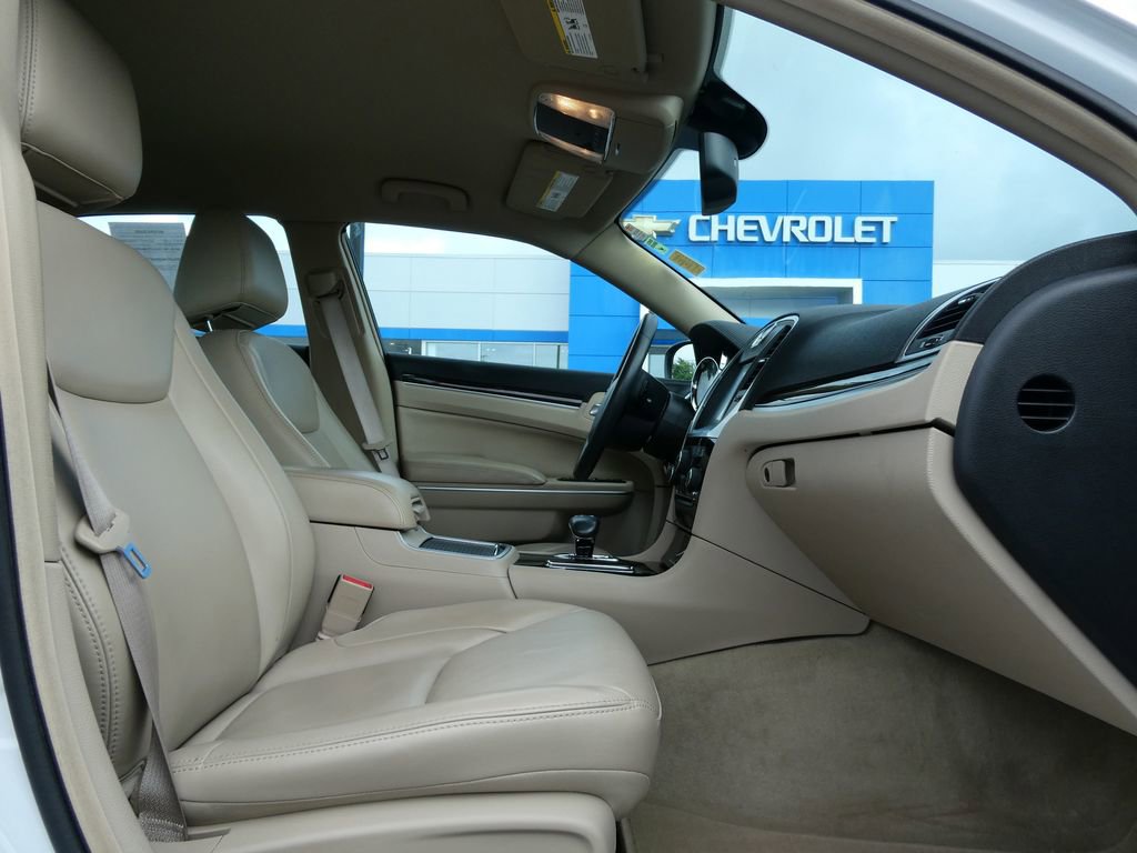 Used 2014 Chrysler 300 RWD image 13
