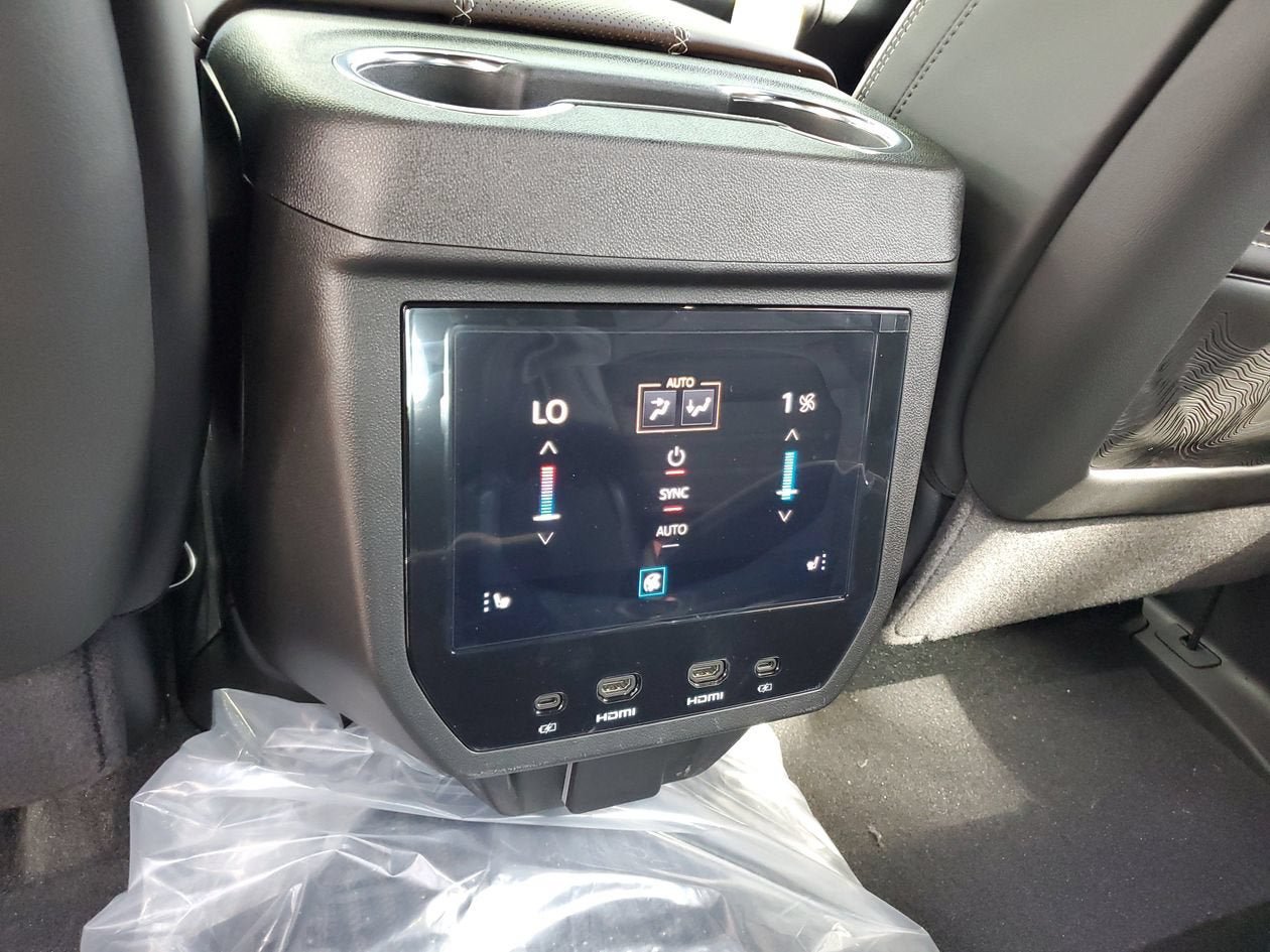 New 2026 GMC Yukon XL Denali Ultimate AWD/4WD image 16
