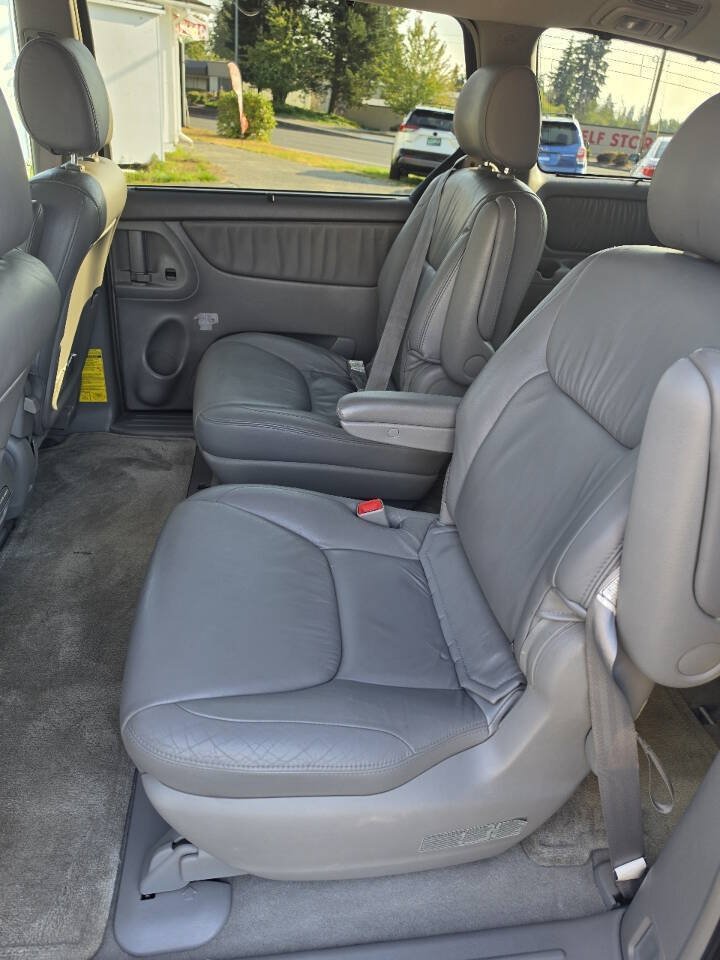 Used 2004 Toyota Sienna XLE w/ XLE Pkg 12 FWD image 13
