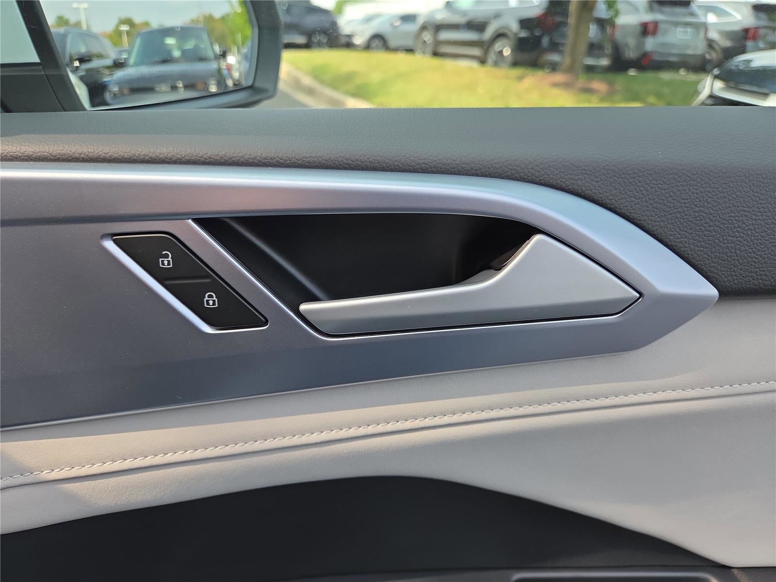 New 2025 Volkswagen Taos SE image 33