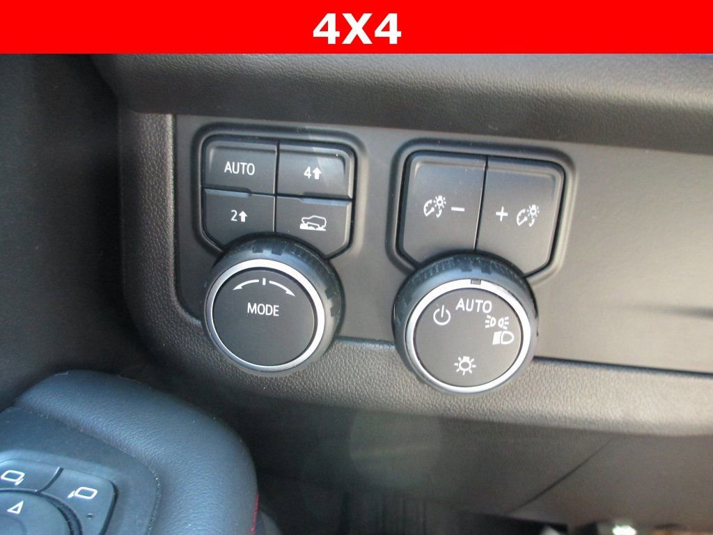 Used 2023 Chevrolet Suburban RST image 30