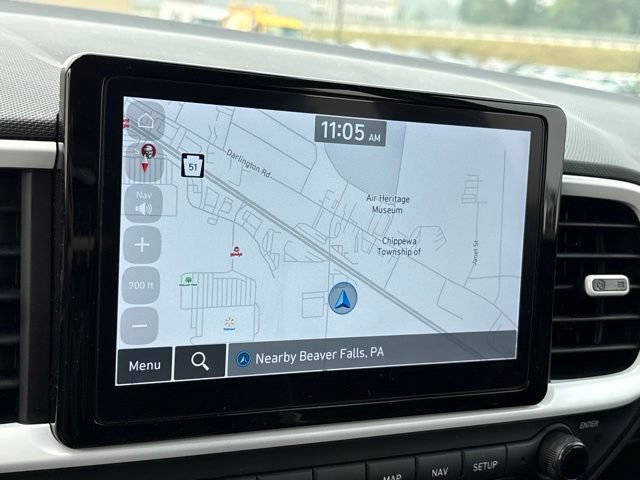 Used 2025 Hyundai Venue Limited FWD image 13