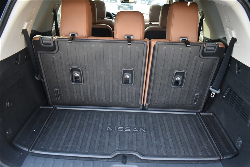 Used 2022 Nissan Pathfinder Platinum w/ Cargo Package image 31