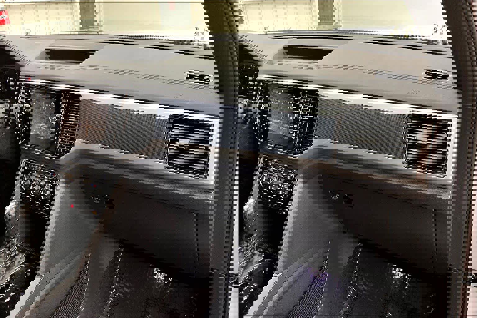 Used 2022 Volkswagen Atlas Cross Sport SEL R-Line image 19