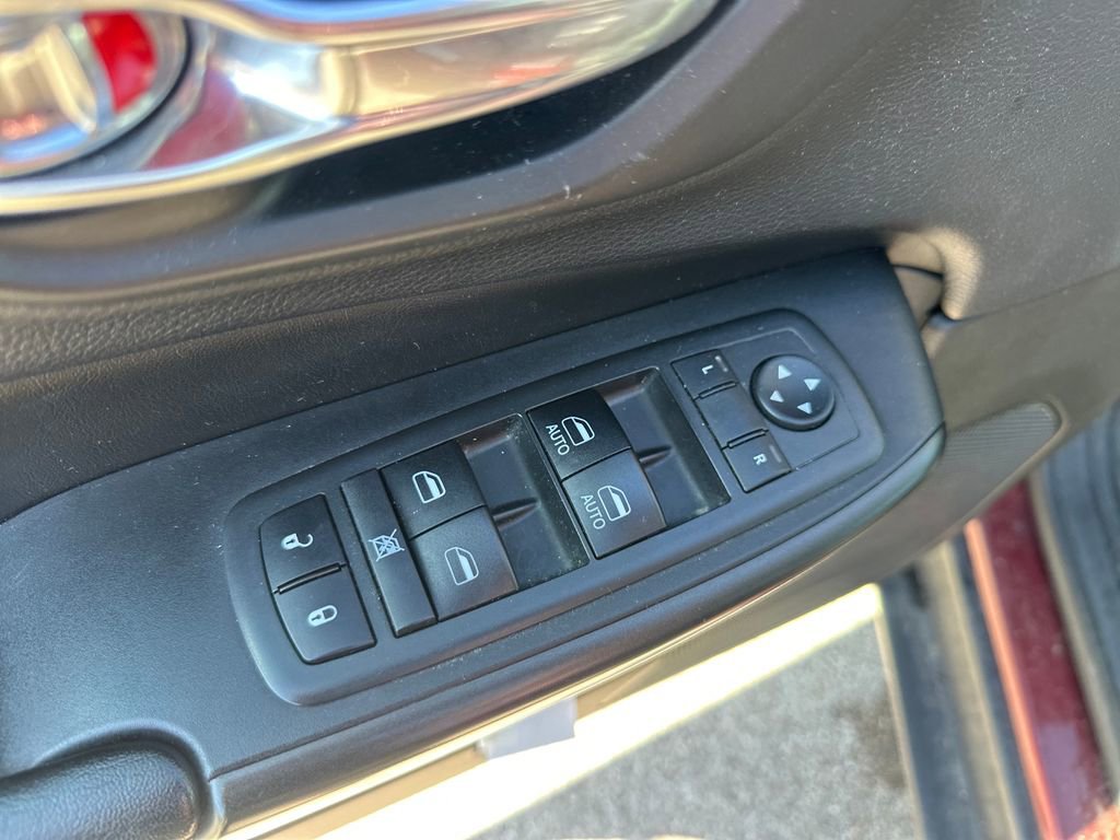 Used 2019 Jeep Cherokee Trailhawk w/ Cold Weather Group image 10