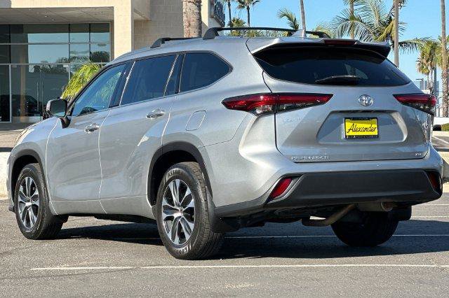 Used 2021 Toyota Highlander XLE FWD image 6