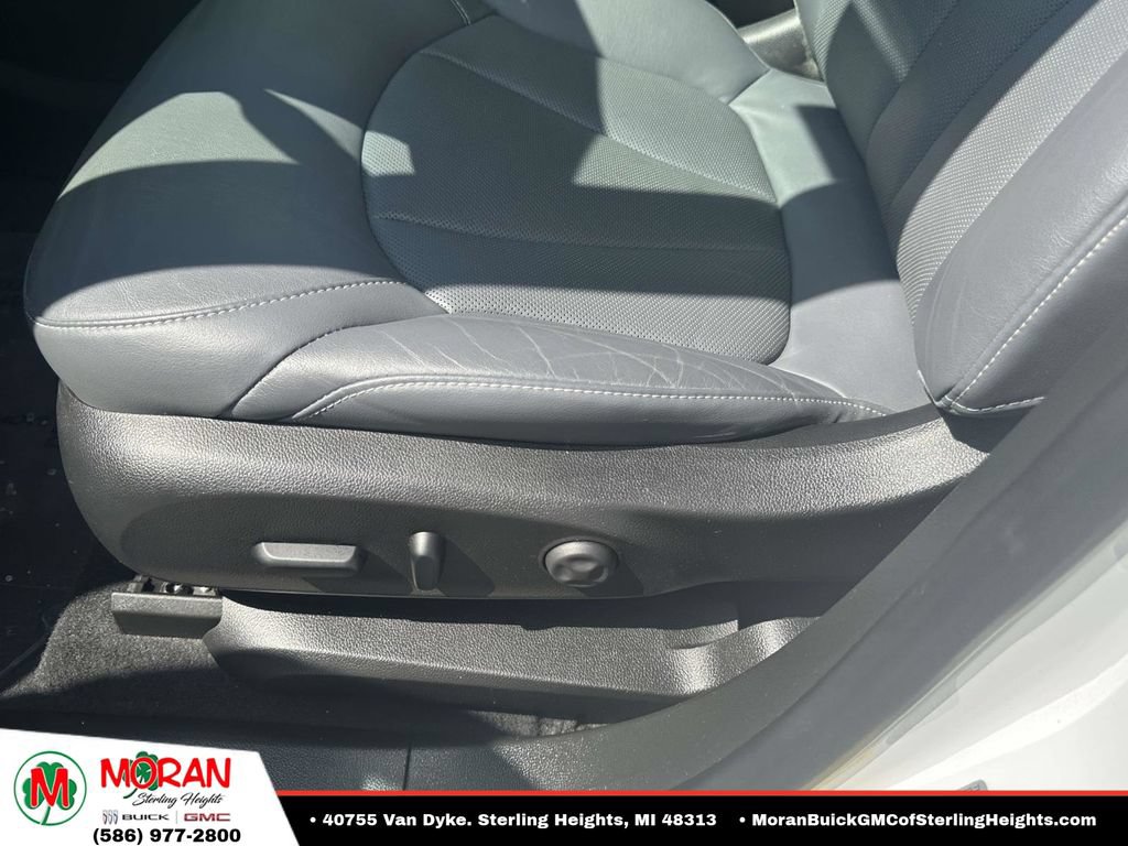 Certified 2019 Buick Envision Essence FWD image 18