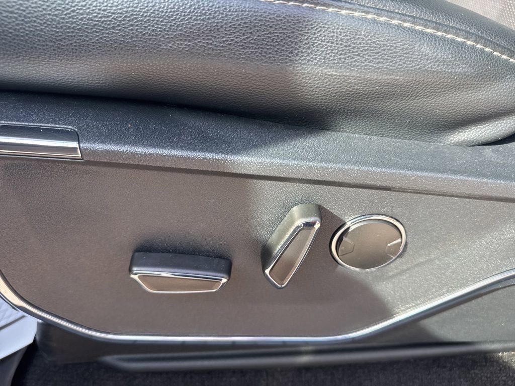 Used 2022 Ford F150 Lariat w/ Equipment Group 502A High image 8