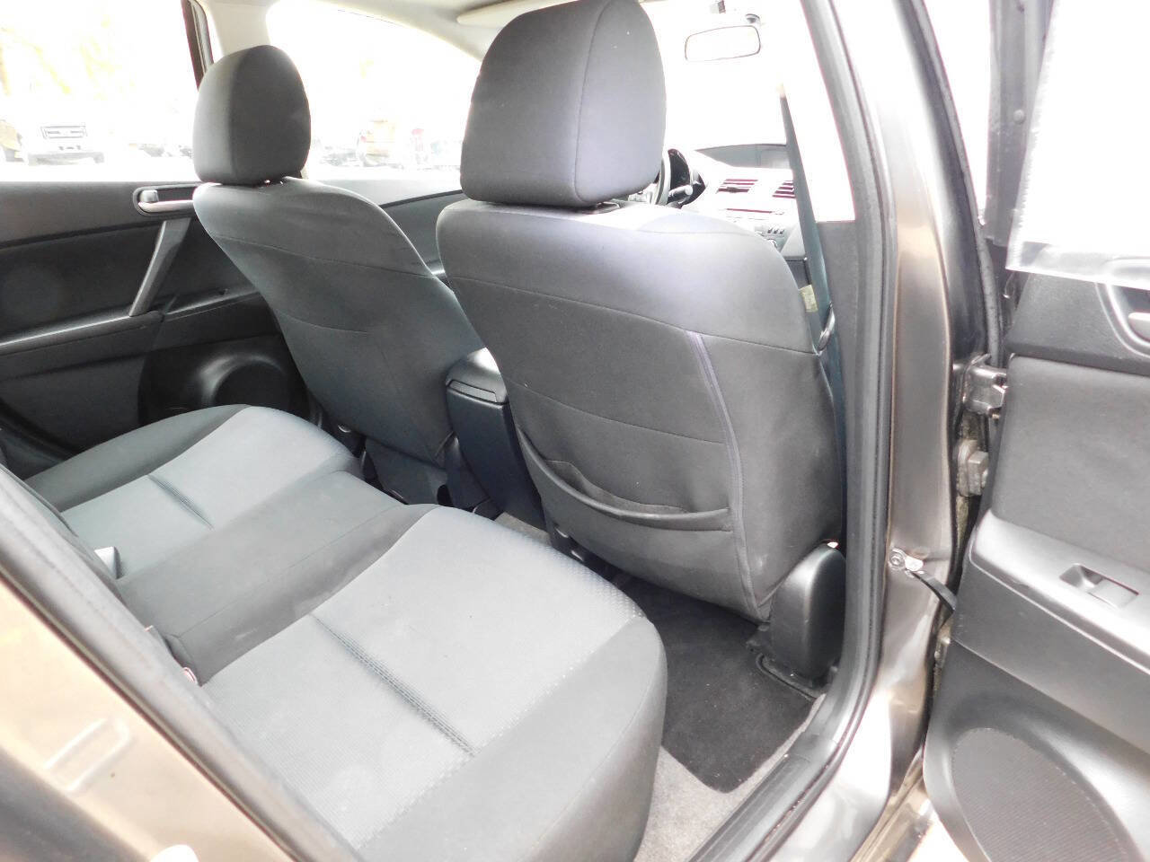 Used 2010 MAZDA MAZDA3 i Touring image 16