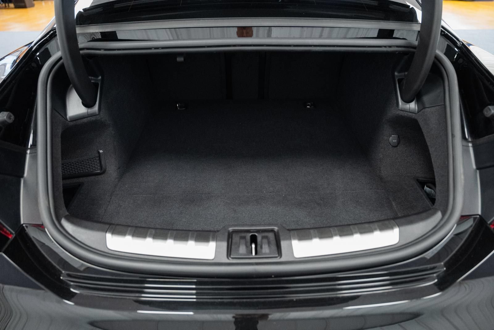 Used 2024 Audi RS e-tron GT w/ Carbon Performance Package AWD/4WD image 9
