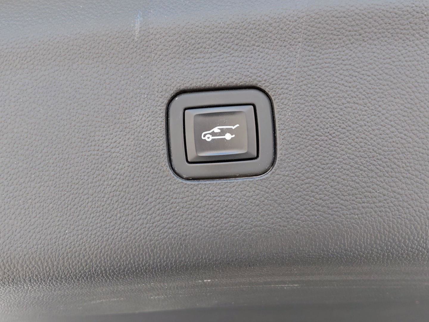 Used 2021 Buick Enclave Premium w/ Sun and Sites Package image 24