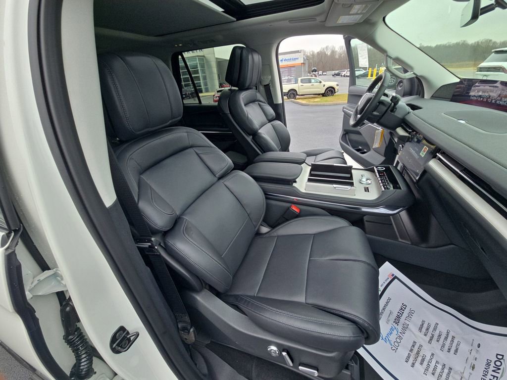New 2025 Lincoln Navigator Reserve AWD/4WD image 31