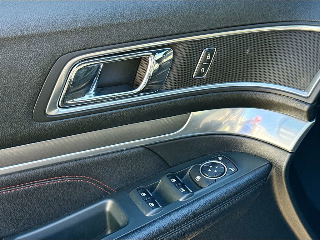 Used 2018 Ford Explorer Sport image 17