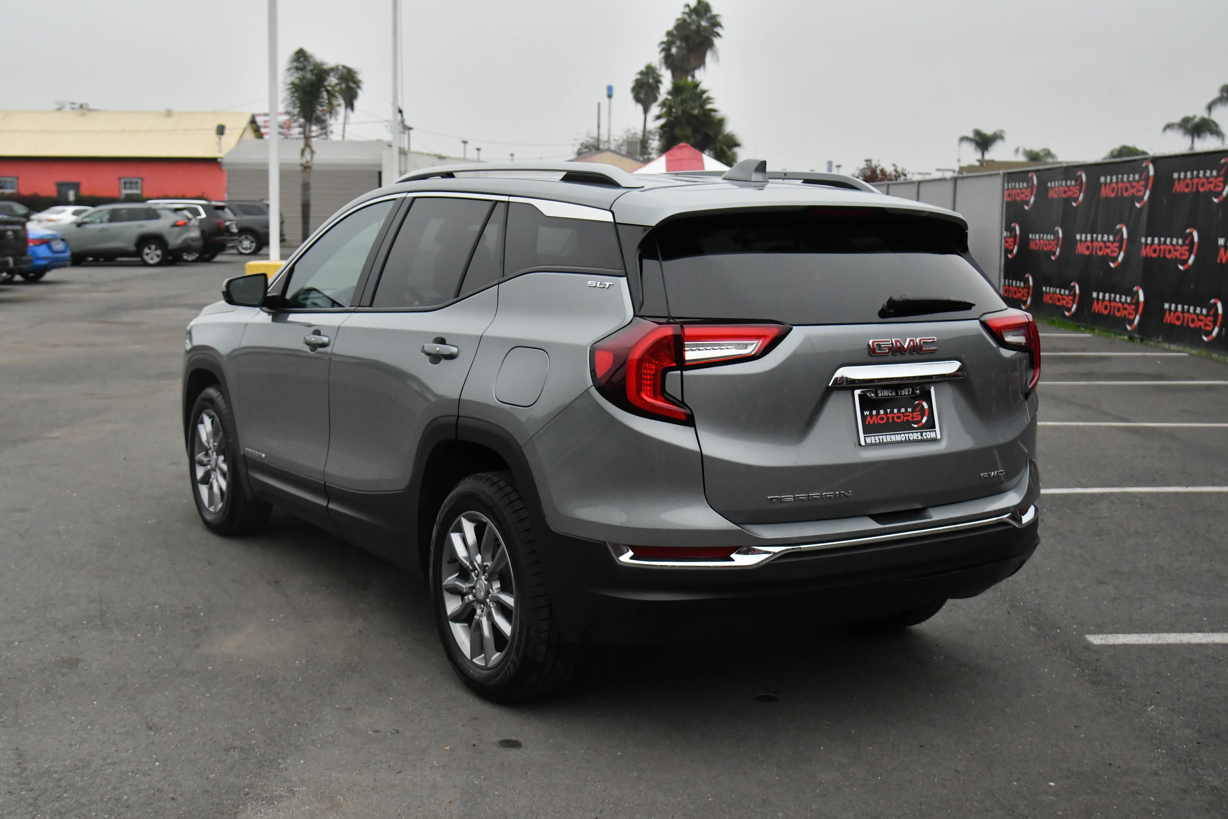 Used 2024 GMC Terrain SLT image 6